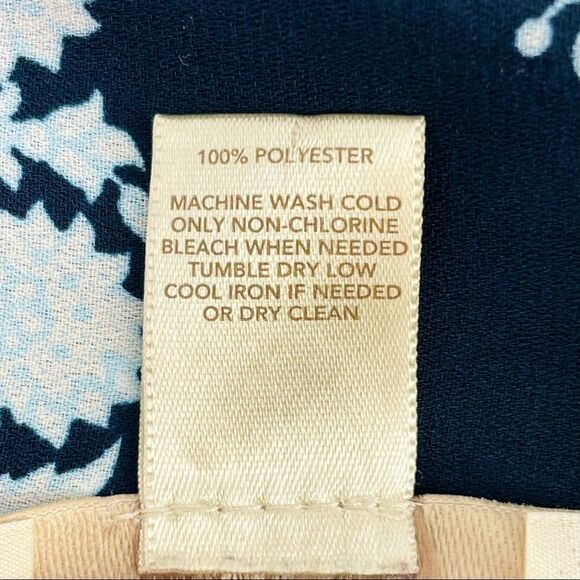 LOFT Outlet Short Sleeve Flowy Floral Blouse - Picture 6 of 7